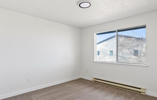 Kamden Court: Leasing Specials! Great location in Kennewick!