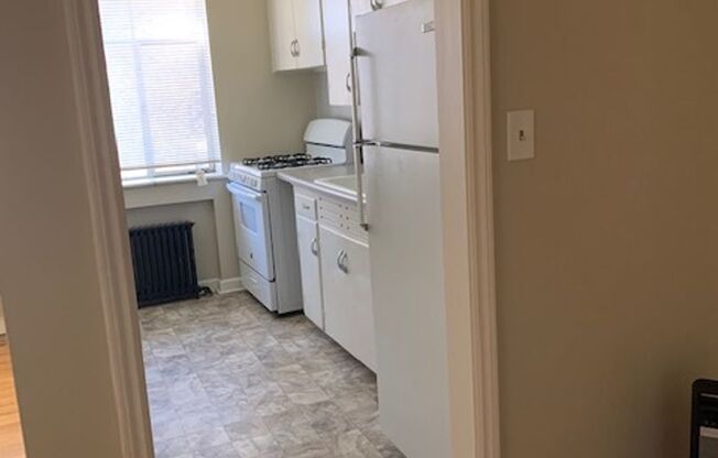 2 beds, 1 bath, $1,650, Unit 31