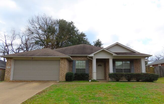 Beautiful 4 Bedroom, 2 Bath Home in Whitehouse ISD!