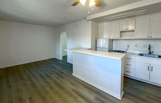 Charming Apartments in Playa Del Rey – Prime Location!