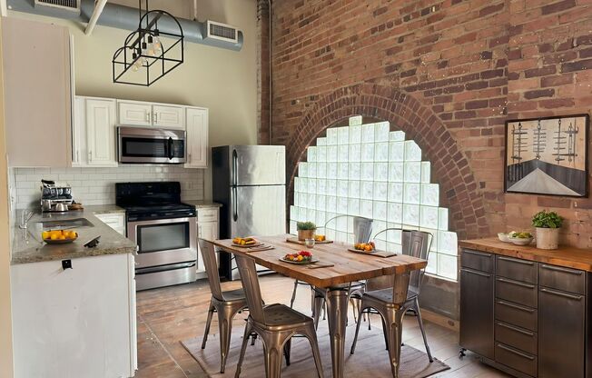 4 beds, 2 baths, 992 sqft, $3,195, Unit 113