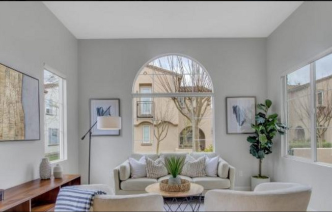 End Unit Townhome with Privacy and Lots of Light!