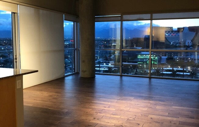 2 beds, 2 baths, $2,600, Unit Unit 909