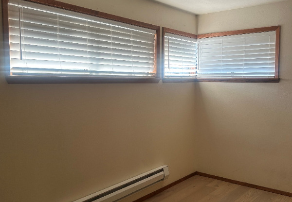 12722 76 AVE S
