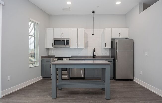 1 bed, 1 bath, 684 sqft, $1,195, Unit 314