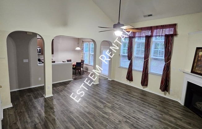 304 FOUNDERS WALK DR
