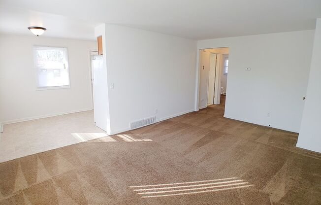 2 beds, 1 bath, 850 sqft, $1,349, Unit 5822-1 Balsam