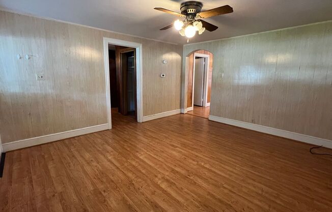 3 beds, 1 bath, $1,095