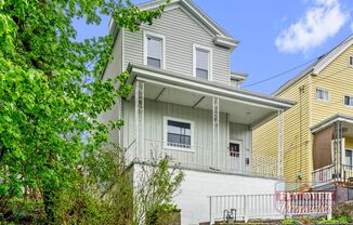 Fully Renovated 2 Bedroom House Just Off Grandview on Mt Washington