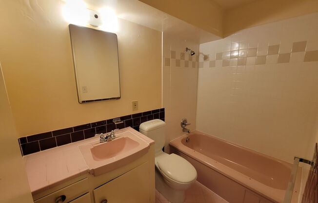 Studio, 1 bath, 415 sqft, $1,050, Unit 702