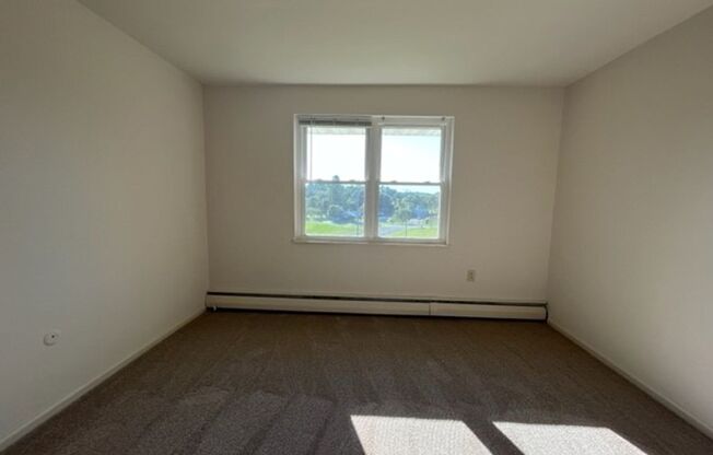 2 beds, 1 bath, 900 sqft, $1,525, Unit 933