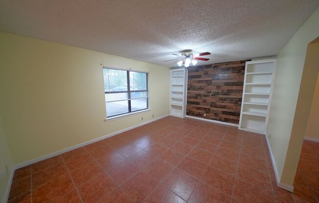 3 beds, 1 bath, $1,400