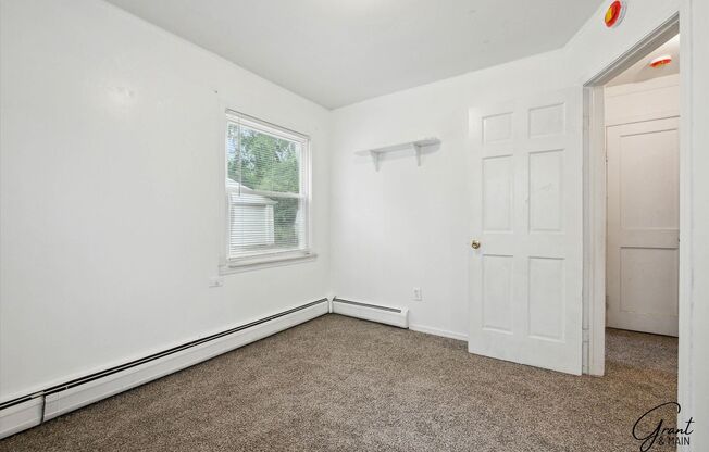 3 beds, 1 bath, $1,300