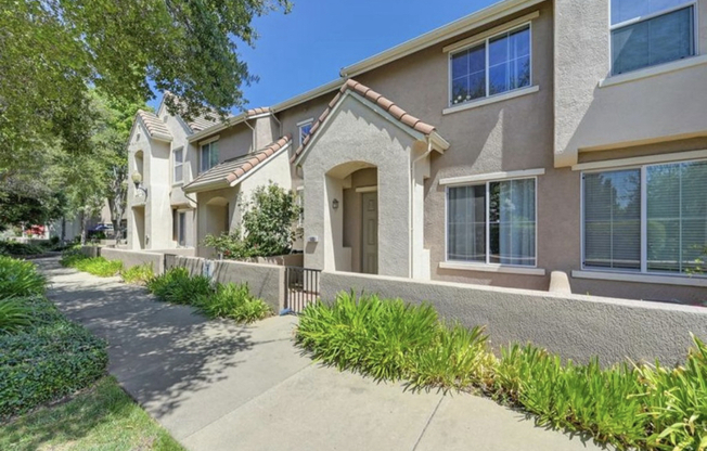 105 ESPLANADE CIR