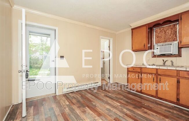 1304 E 1 ST