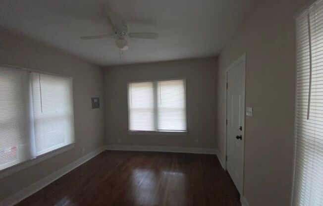 1 bed, 1 bath, 567 sqft, $845, Unit 2330 E COMMERCE