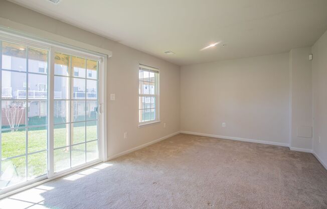 Beautiful 3 BR/2.5 BA Townhome in Brooklyn Park!