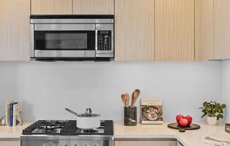 207 W 66 ST