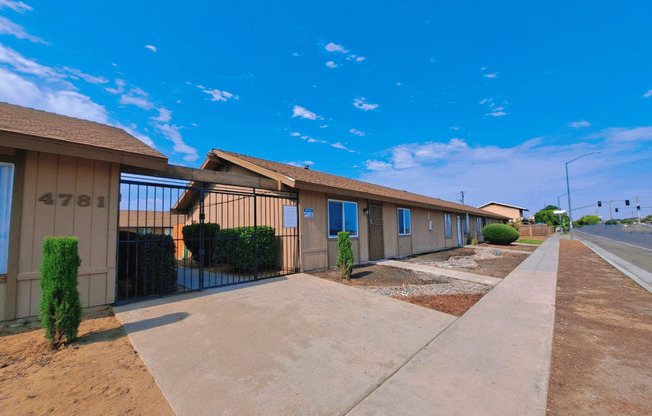 Ashlan Lagoon Apartments