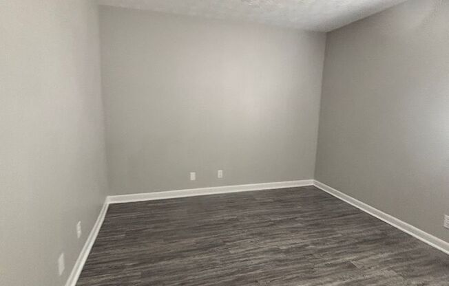 3 beds, 2 baths, 1,230 sqft, $975