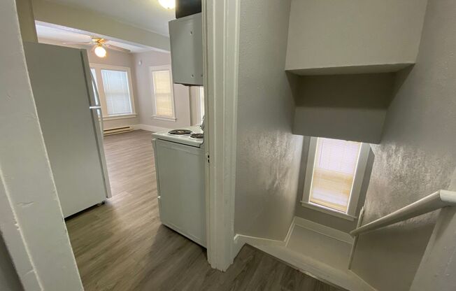 3 beds, 1 bath, 800 sqft, $900, Unit Apt 3