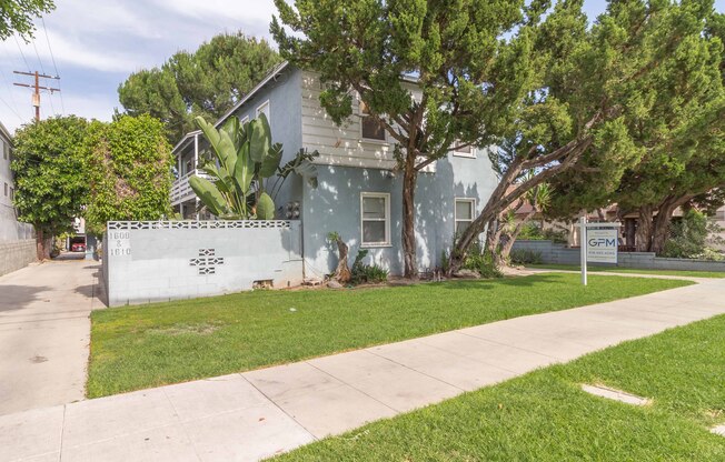 1610 Grismer Ave