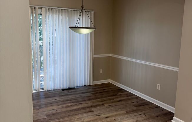 5 Bedroom/3 Full Bedroom New Carpet and Paint