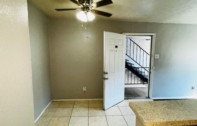 1 bed, 1 bath, 650 sqft, $1,300, Unit 203