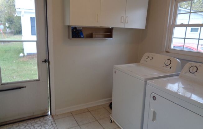 2 beds, 1 bath, $1,050