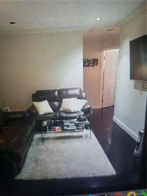 2 beds, 1 bath, 775 sqft, $2,900