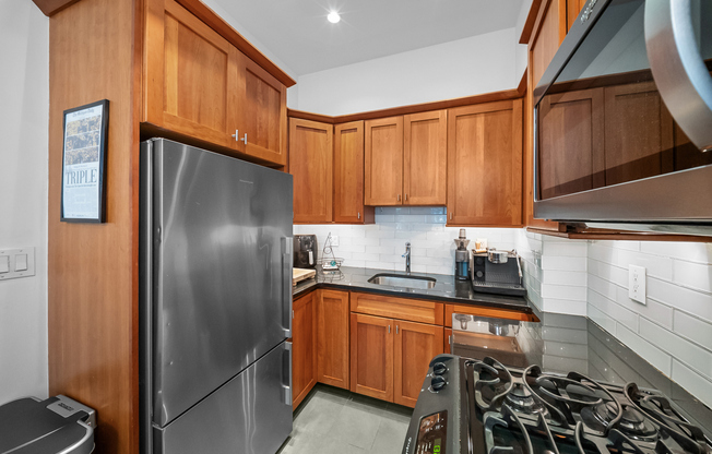 134 E 16 ST