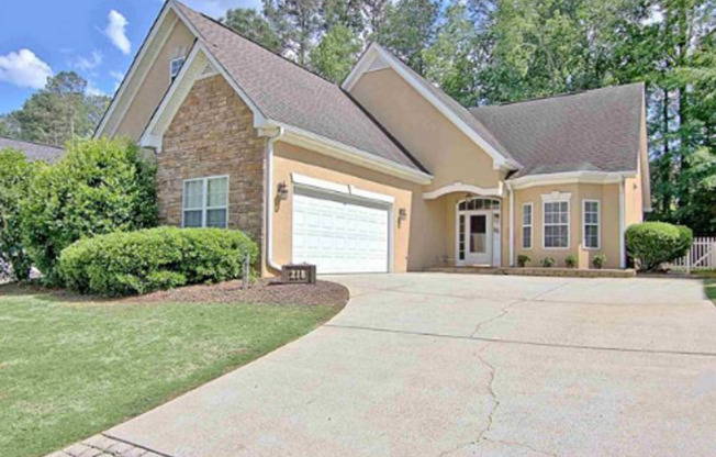 Spacious 4 Bedroom in Beautiful Peachtree City!