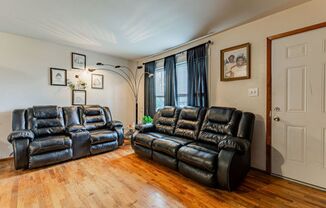 3 beds, 1 bath, $1,100