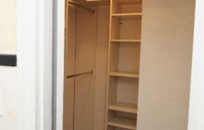 Studio, 1 bath, 300 sqft, $699, Unit Apt 202