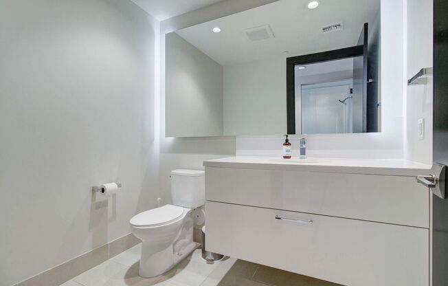 1 bed, 1 bath, 776 sqft, $3,000, Unit 2006