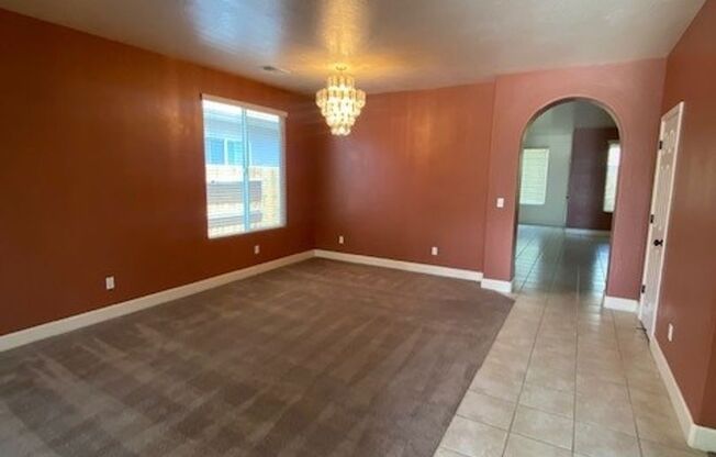 Nice and Spacious home in Great North West Visalia neighborhood off of County Center and Ferguson