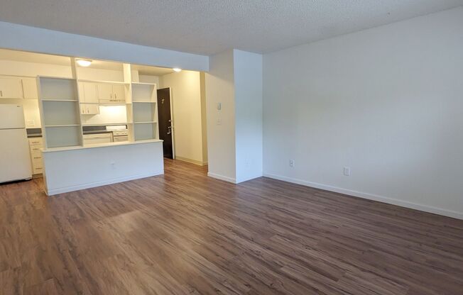 1 bed, 1 bath, 700 sqft, $1,125, Unit #33