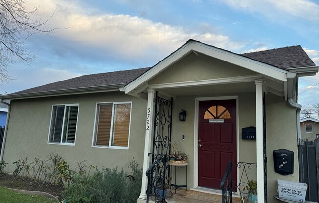 5722 CEDROS AVE