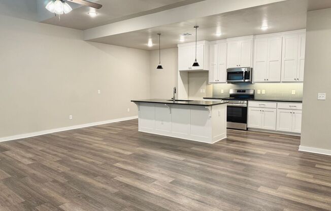 Large 2 Bed, 2 Bath in Beautifully Well-Maintained Neighborhood