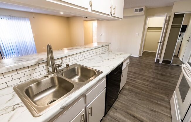 Studio, 1 bath, 595 sqft, $1,548, Unit 101