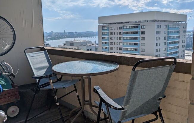 1 bed, 1 bath, 750 sqft, $2,650, Unit 23J