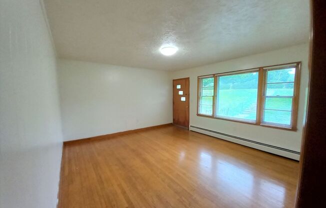 2 beds, 1 bath, 903 sqft, $1,290, Unit A-1