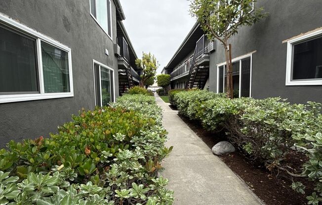 2 beds, 1 bath, 850 sqft, $2,325, Unit 9155-10