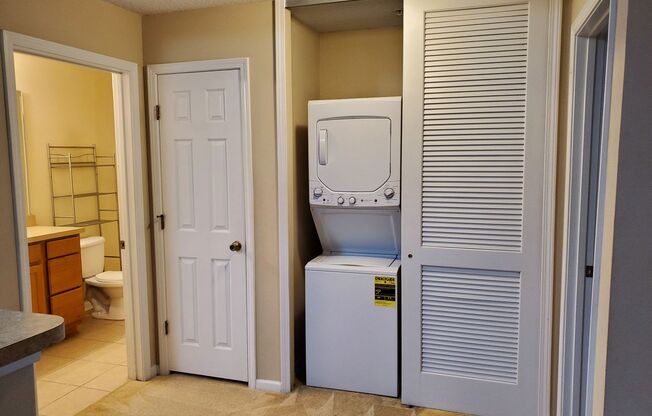 1 bed, 1 bath, $1,300, Unit #910