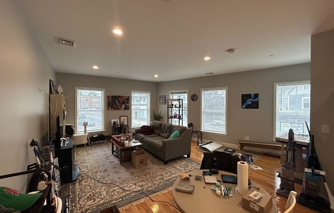 15 DANA AVE