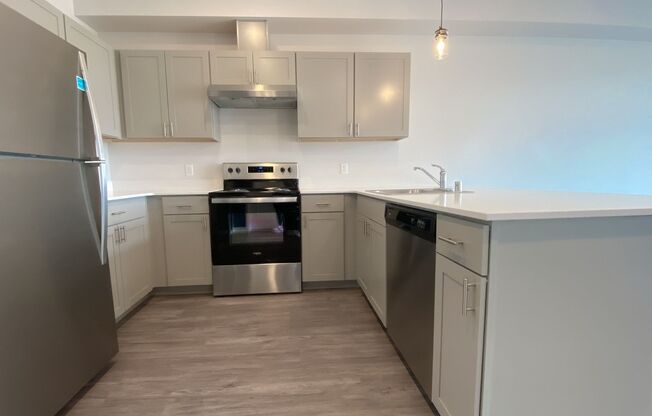 1 bed, 1 bath, 660 sqft, $1,600, Unit 411