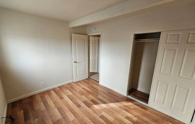 2 beds, 1 bath, $1,800, Unit 323