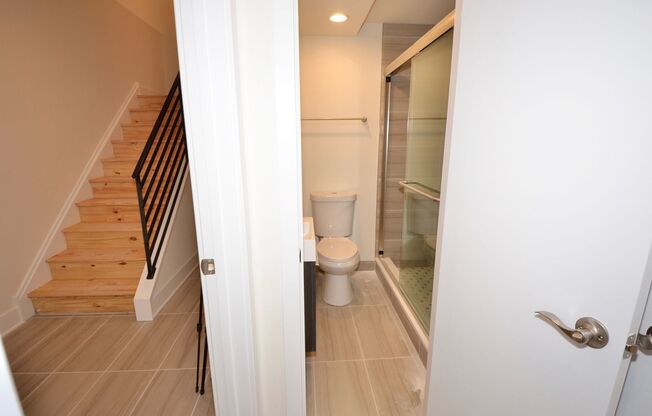 2437 W Thompson Street