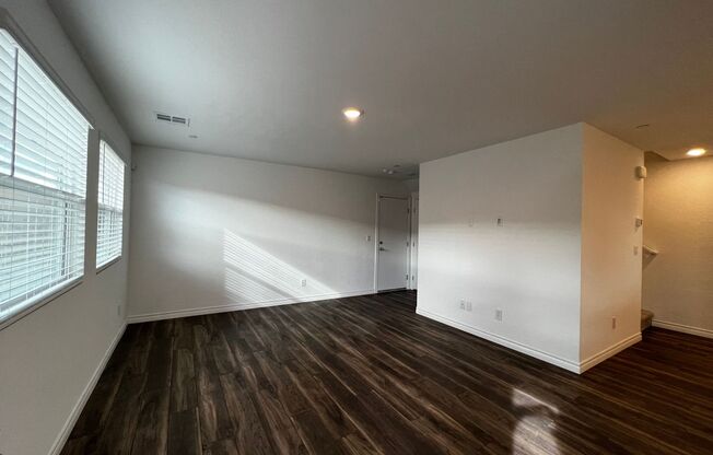 4 beds, 2.5 baths, $1,995, Unit 1