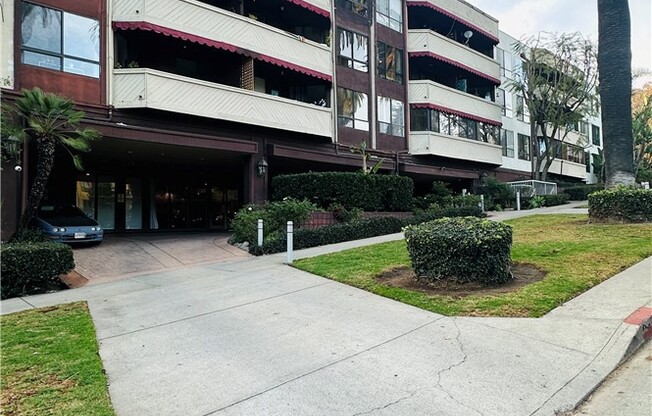 1 bed, 1 bath, 802 sqft, $3,000, Unit 402